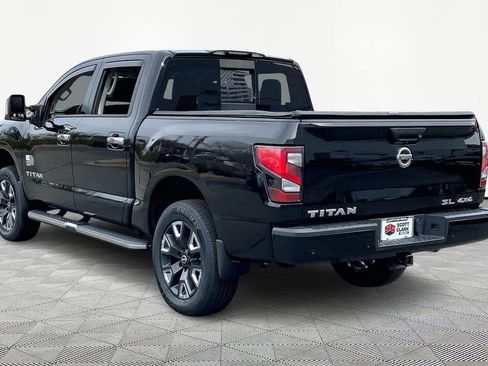 Used 2021 Nissan Titan SL w/ Moonroof Package image 4