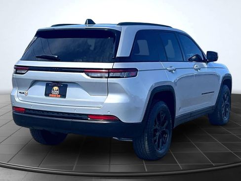 Used 2024 Jeep Grand Cherokee Altitude AWD/4WD image 23