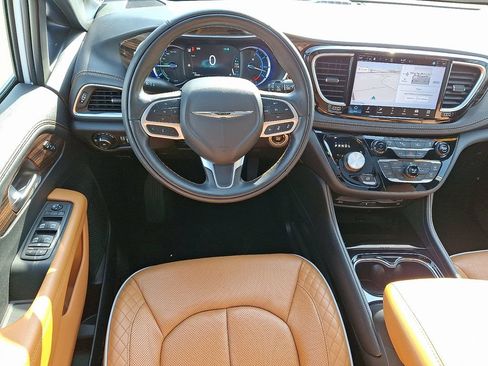 Certified 2022 Chrysler Pacifica Pinnacle FWD image 11