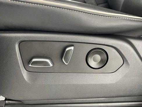 Used 2022 Cadillac Escalade ESV Premium Luxury image 36