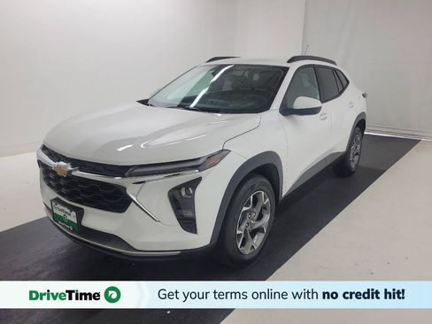 Used 2024 Chevrolet Trax LT w/ LT Convenience Package FWD image 1