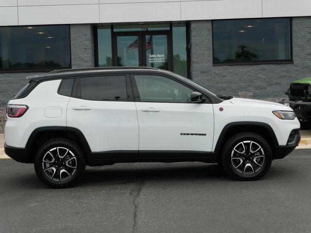 Used 2024 Jeep Compass Trailhawk AWD/4WD image 1
