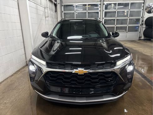 Used 2025 Chevrolet Trax LT w/ LT Convenience Package image 4