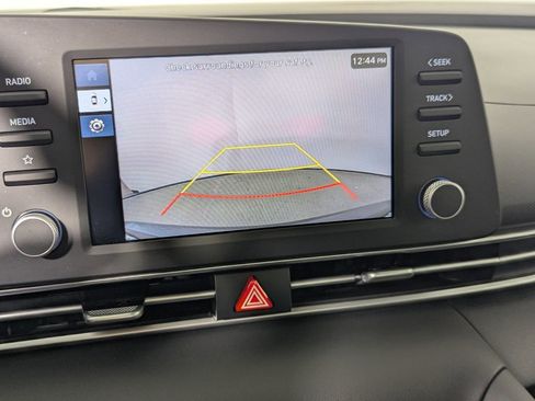 Certified 2025 Hyundai Elantra SE FWD image 24