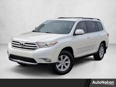 Used 2012 Toyota Highlander FWD image 1