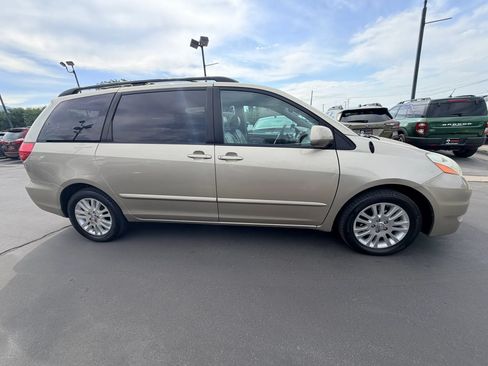 Used 2007 Toyota Sienna FWD image 3