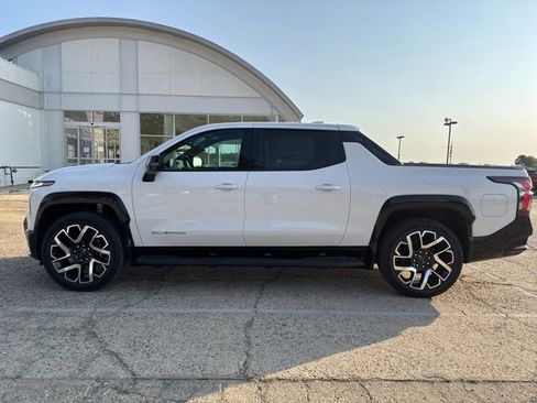 New 2024 Chevrolet Silverado EV RST image 5