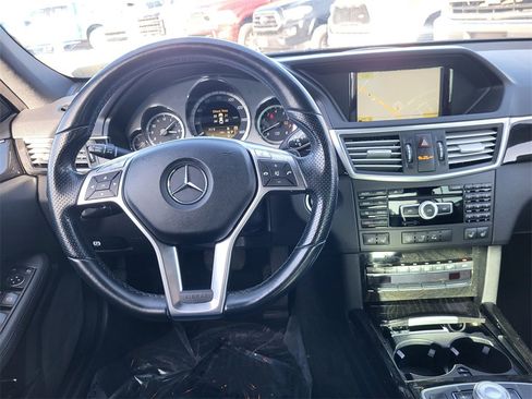 Used 2012 Mercedes-Benz E 550 4MATIC Sedan image 19