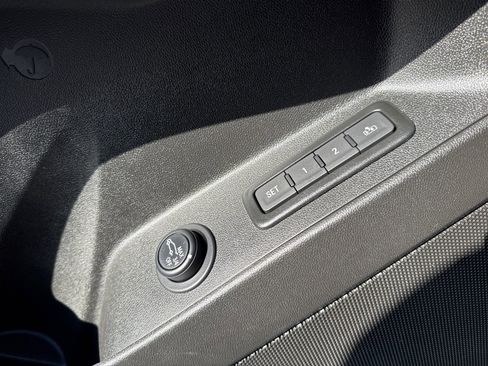 Used 2023 Chevrolet Equinox Premier image 27