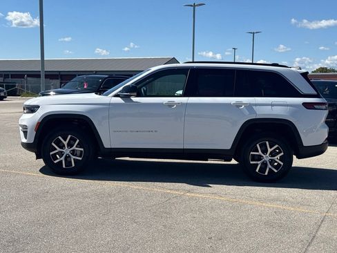 Used 2025 Jeep Grand Cherokee Limited AWD/4WD image 33