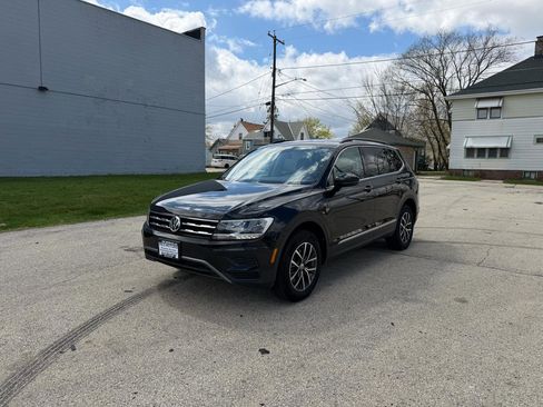 Used 2020 Volkswagen Tiguan SE image 3