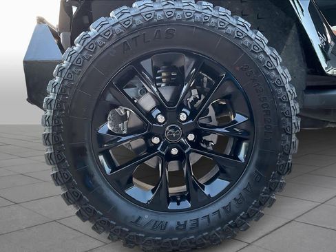 Used 2025 Jeep Gladiator Sport image 11