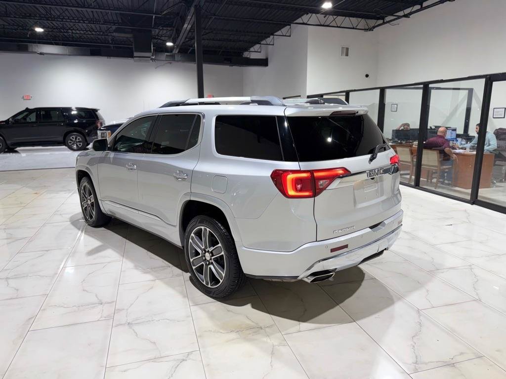 Used 2019 GMC Acadia Denali w/ Technology Package FWD image 10