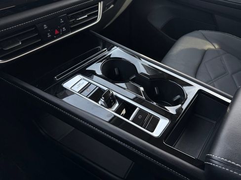 Used 2024 Volkswagen Atlas SE image 23