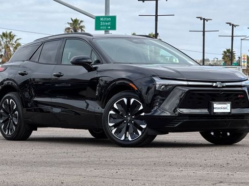 New 2025 Chevrolet Blazer EV RS image 2