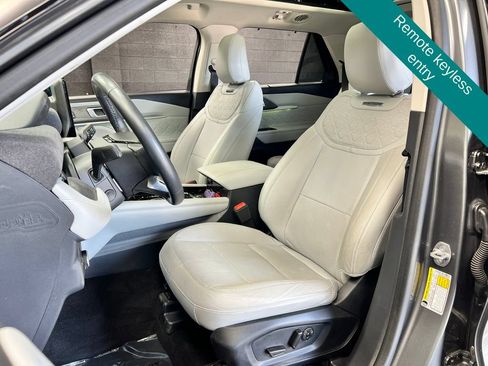Used 2025 Ford Explorer Platinum w/ Ultimate Package AWD/4WD image 5