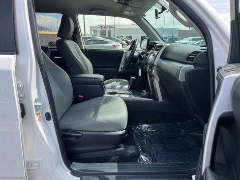 Used 2019 Toyota 4Runner SR5 AWD/4WD image 30
