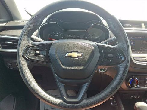 Used 2023 Chevrolet TrailBlazer LT FWD image 18