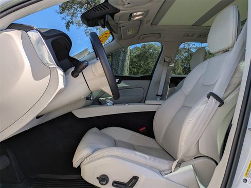 Certified 2023 Volvo XC60 B5 Ultimate image 2