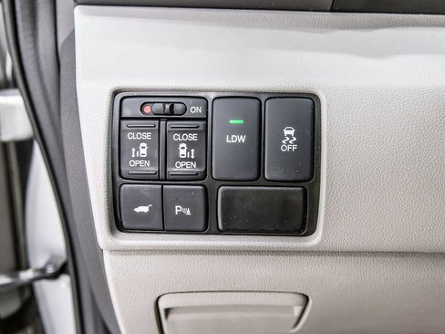 Used 2015 Honda Odyssey Touring Elite image 25