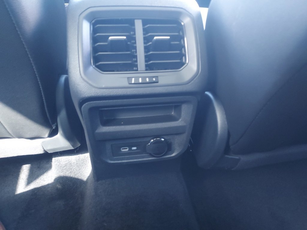 Certified 2023 Volkswagen Tiguan SE w/ Panoramic Sunroof Package AWD/4WD image 12