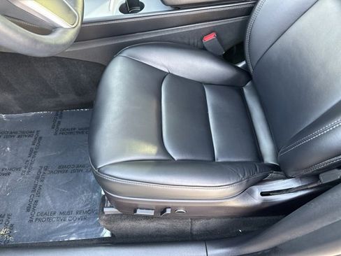 Used 2022 Tesla Model Y Long Range image 21