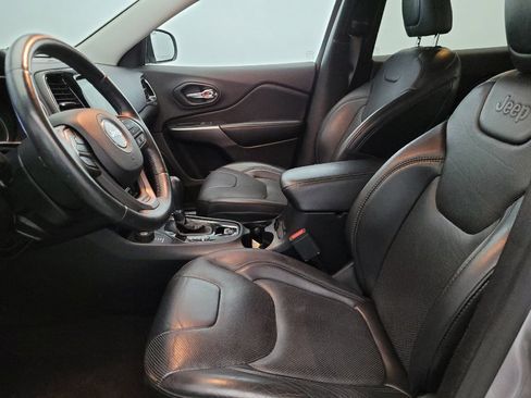 Used 2019 Jeep Cherokee Limited w/ Technology Group AWD/4WD image 17
