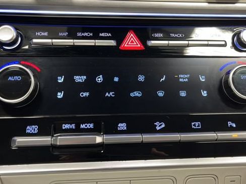 Used 2025 Hyundai Santa Fe Calligraphy AWD/4WD image 18