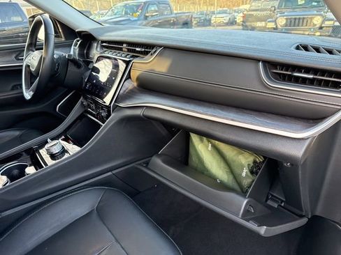 Used 2022 Jeep Grand Cherokee Limited image 25