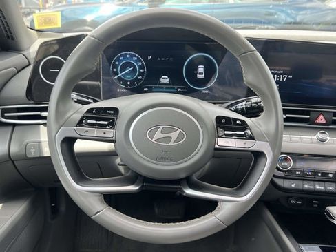 Used 2025 Hyundai Elantra SEL FWD image 14