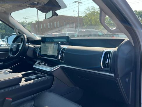 New 2025 Ford Expedition Platinum w/ Driver's Package image 22