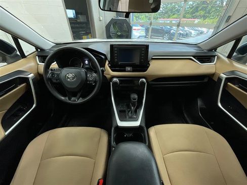 Used 2021 Toyota RAV4 LE FWD image 21