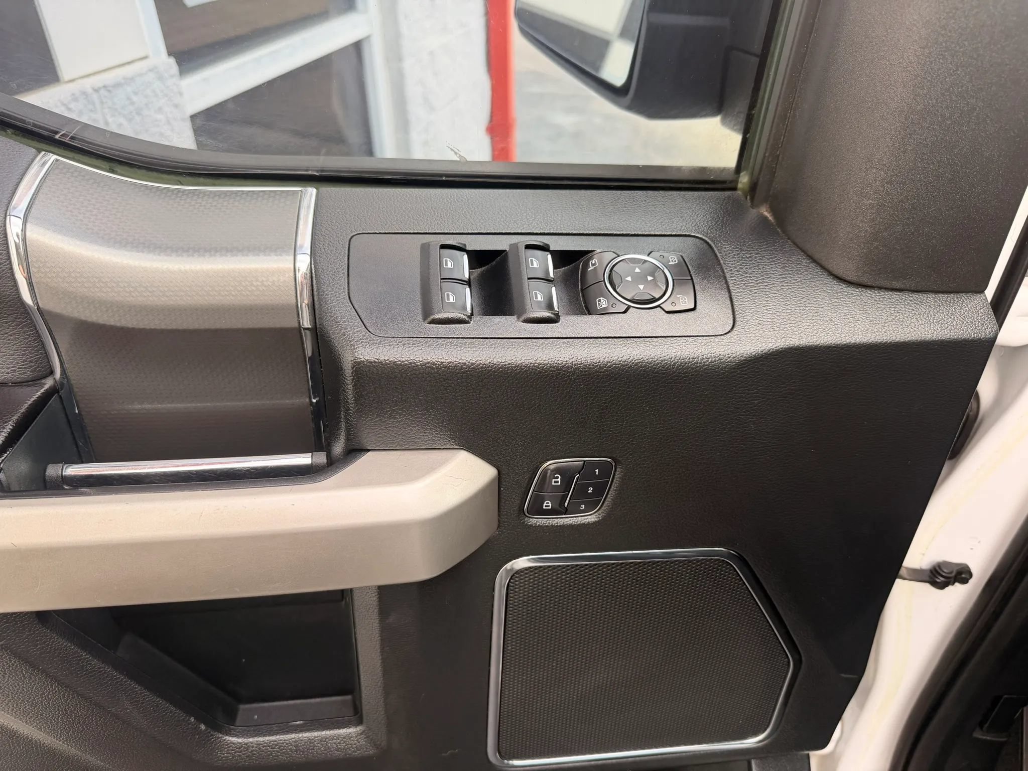Used 2015 Ford F150 Lariat RWD image 10