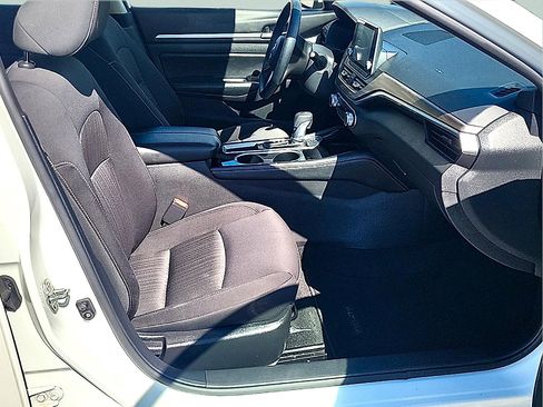 Used 2023 Nissan Altima 2.5 SV FWD image 10