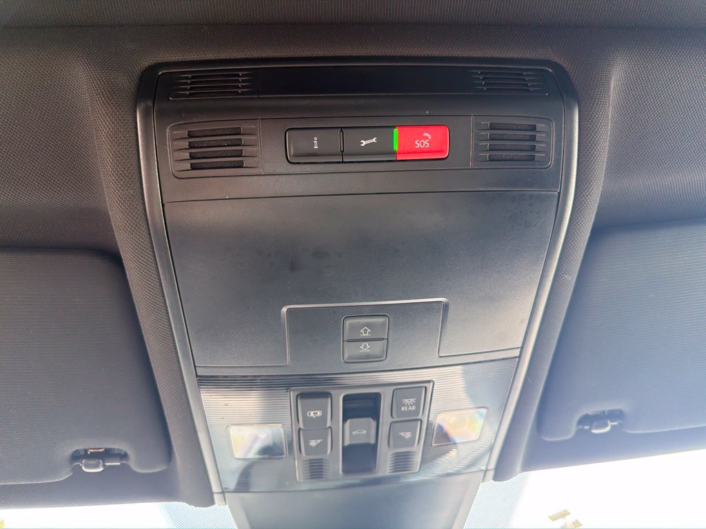Used 2023 Volkswagen Tiguan SE R-Line FWD image 28
