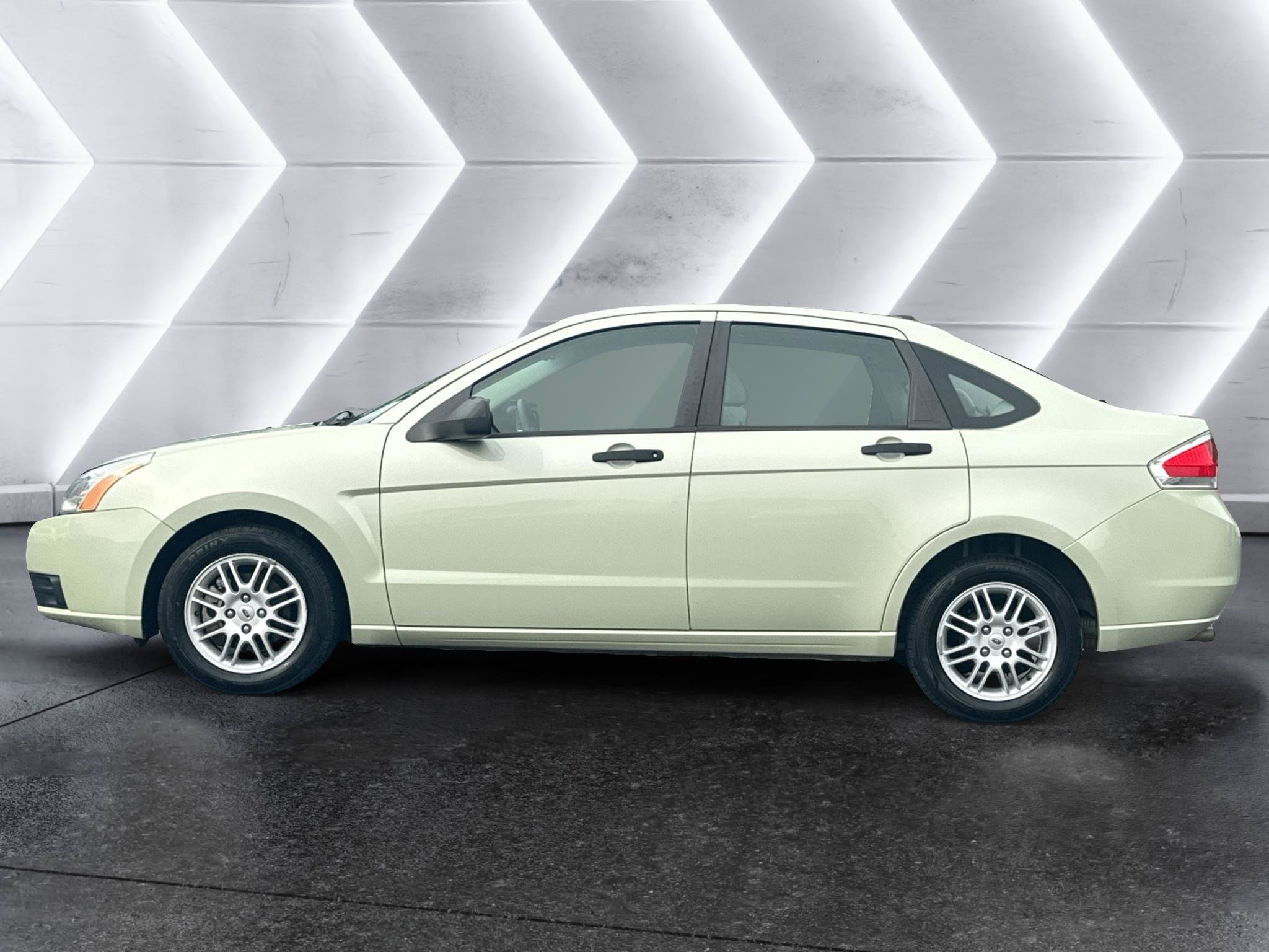 Used 2011 Ford Focus SE w/ 201A Rapid Spec Order Code FWD image 8