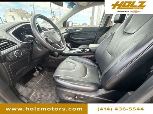 Used 2018 Ford Edge Titanium w/ Equipment Group 301A AWD/4WD image 36