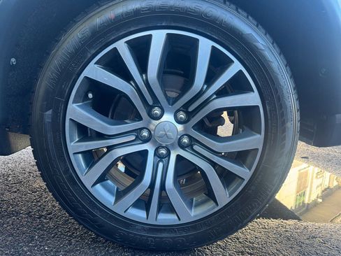 Used 2018 Mitsubishi Outlander ES image 24