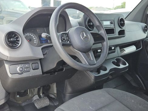 Used 2021 Mercedes-Benz Sprinter 1500 image 25