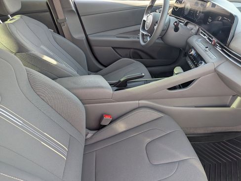 Used 2024 Hyundai Elantra SEL image 12