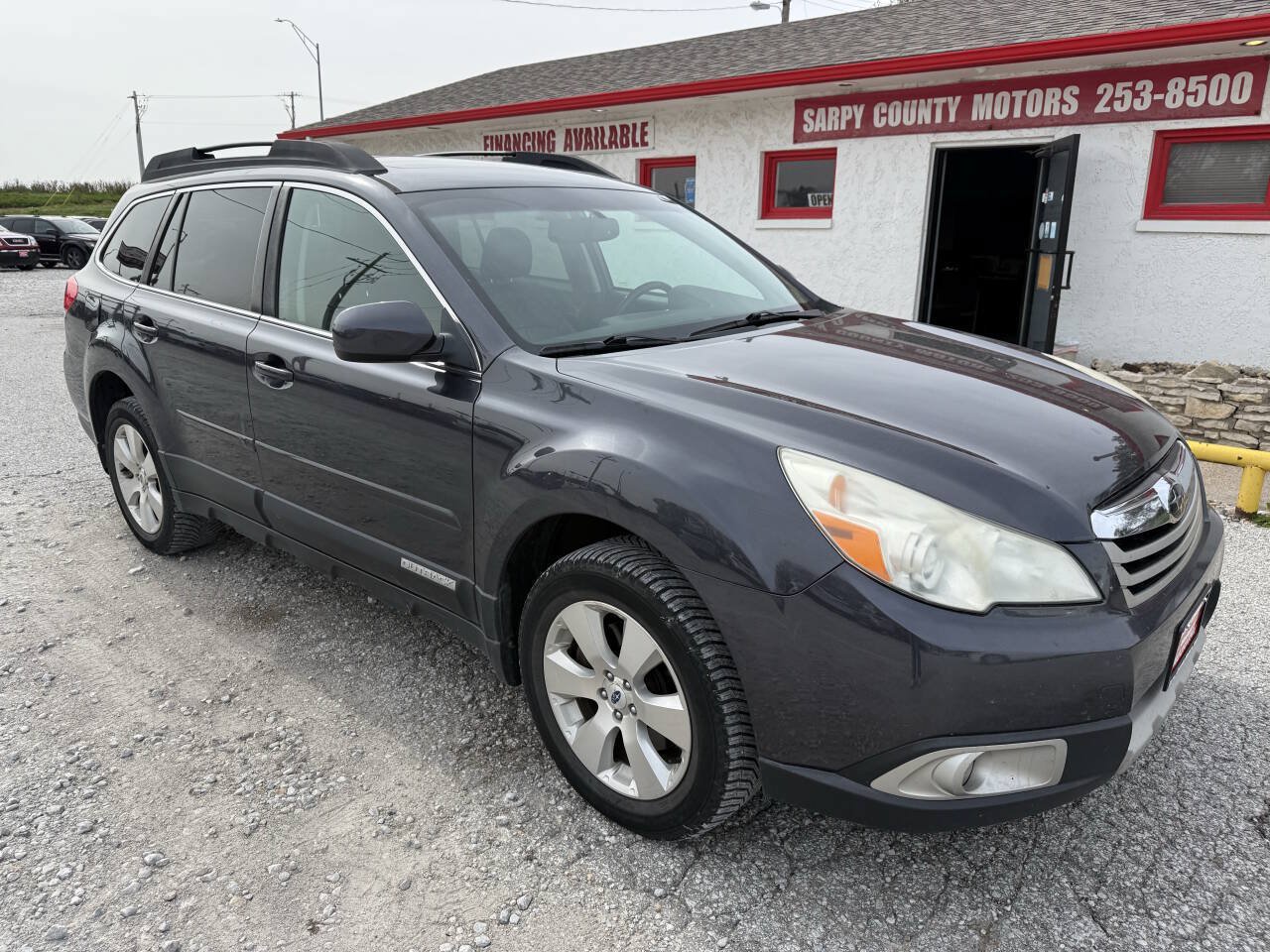 Used 2012 Subaru Outback 3.6R Limited w/ Moonroof Pkg AWD/4WD image 2