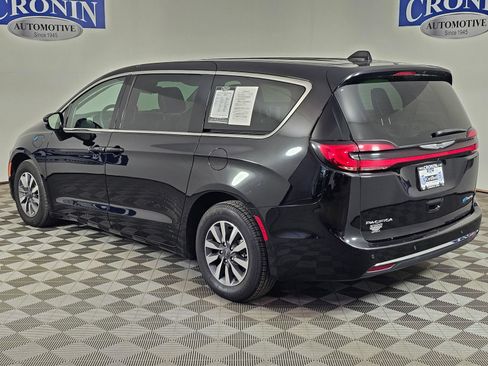 Used 2024 Chrysler Pacifica Limited FWD image 30