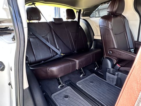 Used 2021 Toyota Sienna Platinum FWD image 25
