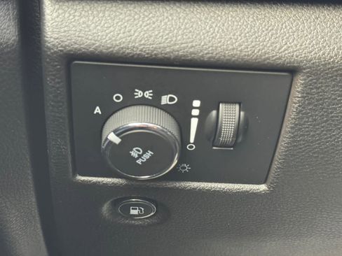 Used 2020 Jeep Grand Cherokee Altitude image 19