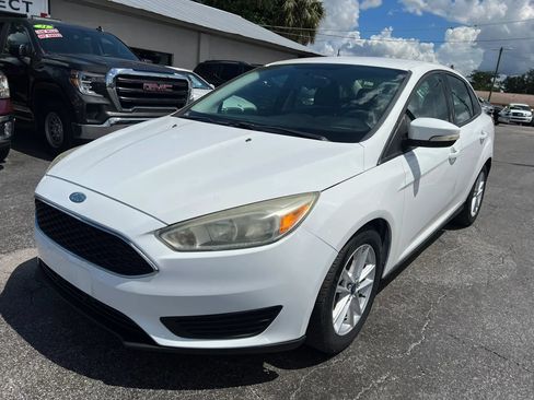 Used 2015 Ford Focus SE FWD image 3