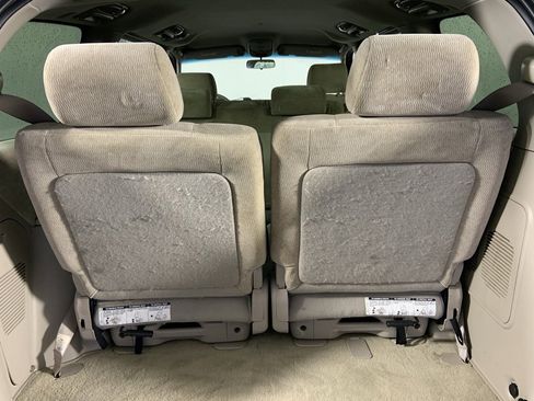 Used 2005 Kia Sedona EX image 18