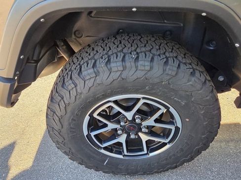 Used 2024 Jeep Wrangler Unlimited Rubicon w/ Convenience Group AWD/4WD image 6