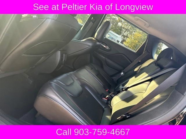 Used 2020 Jeep Cherokee Trailhawk w/ Cold Weather Group AWD/4WD image 12