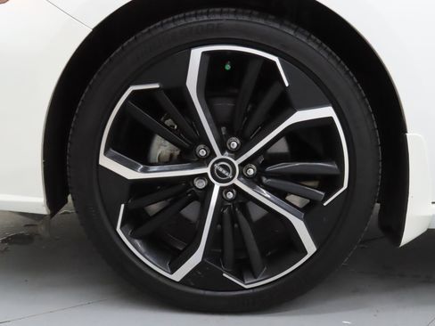 Used 2024 Nissan Altima 2.5 SR w/ SR Premium Package image 28