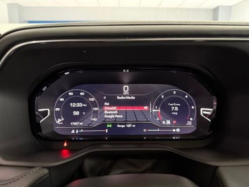 Used 2023 GMC Yukon XL Denali image 27